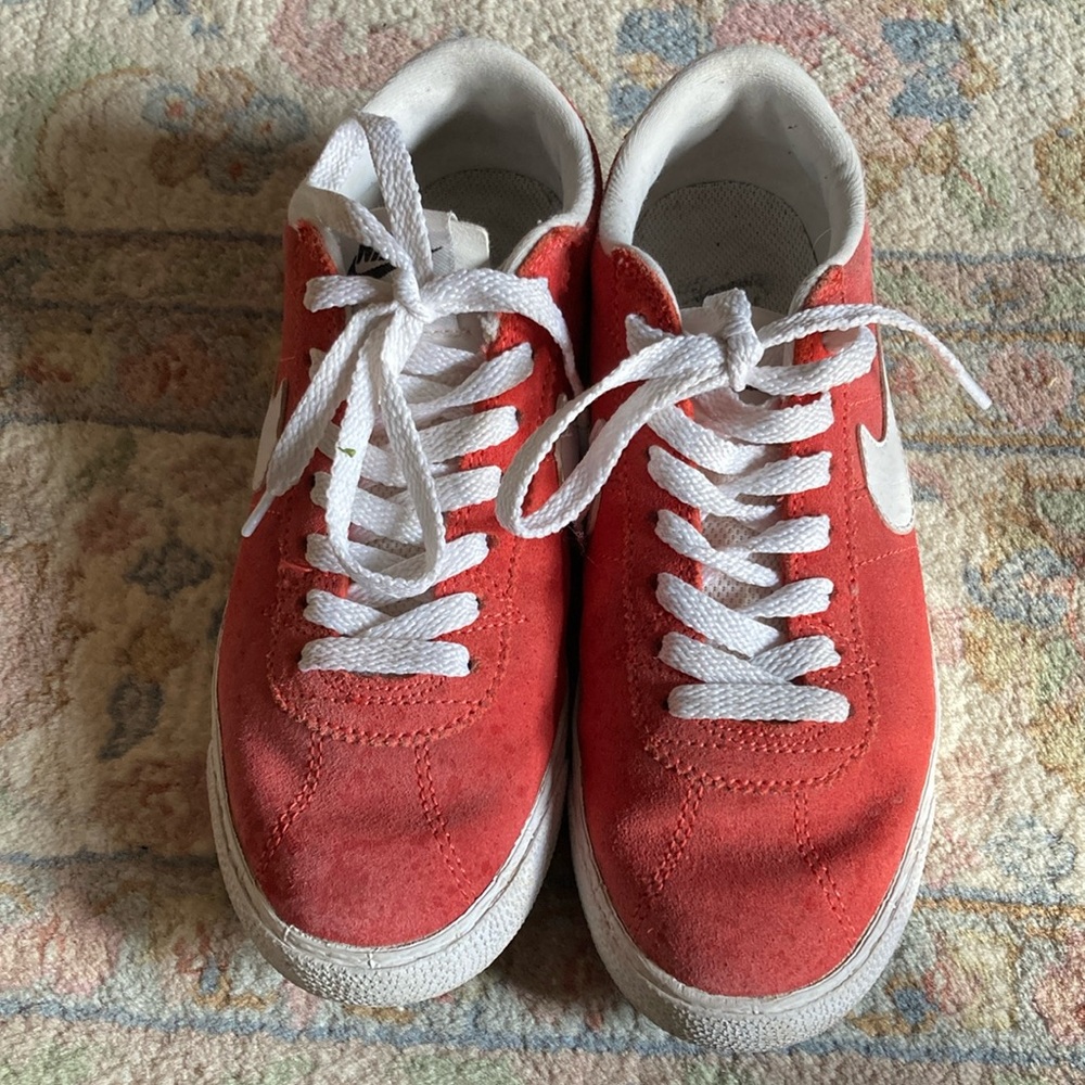 Nike Shoes / Size 5